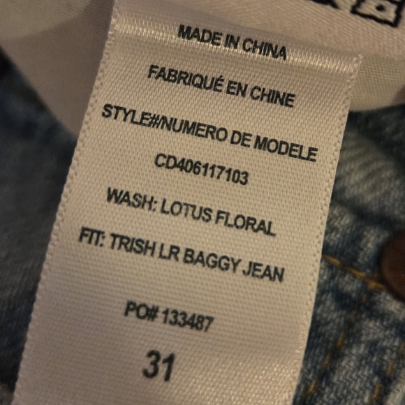 Alice + Olivia TRISH LOW RISE BAGGY JEAN In Lotus Floral Women's 31 Blue White. - Picture 11 of 13